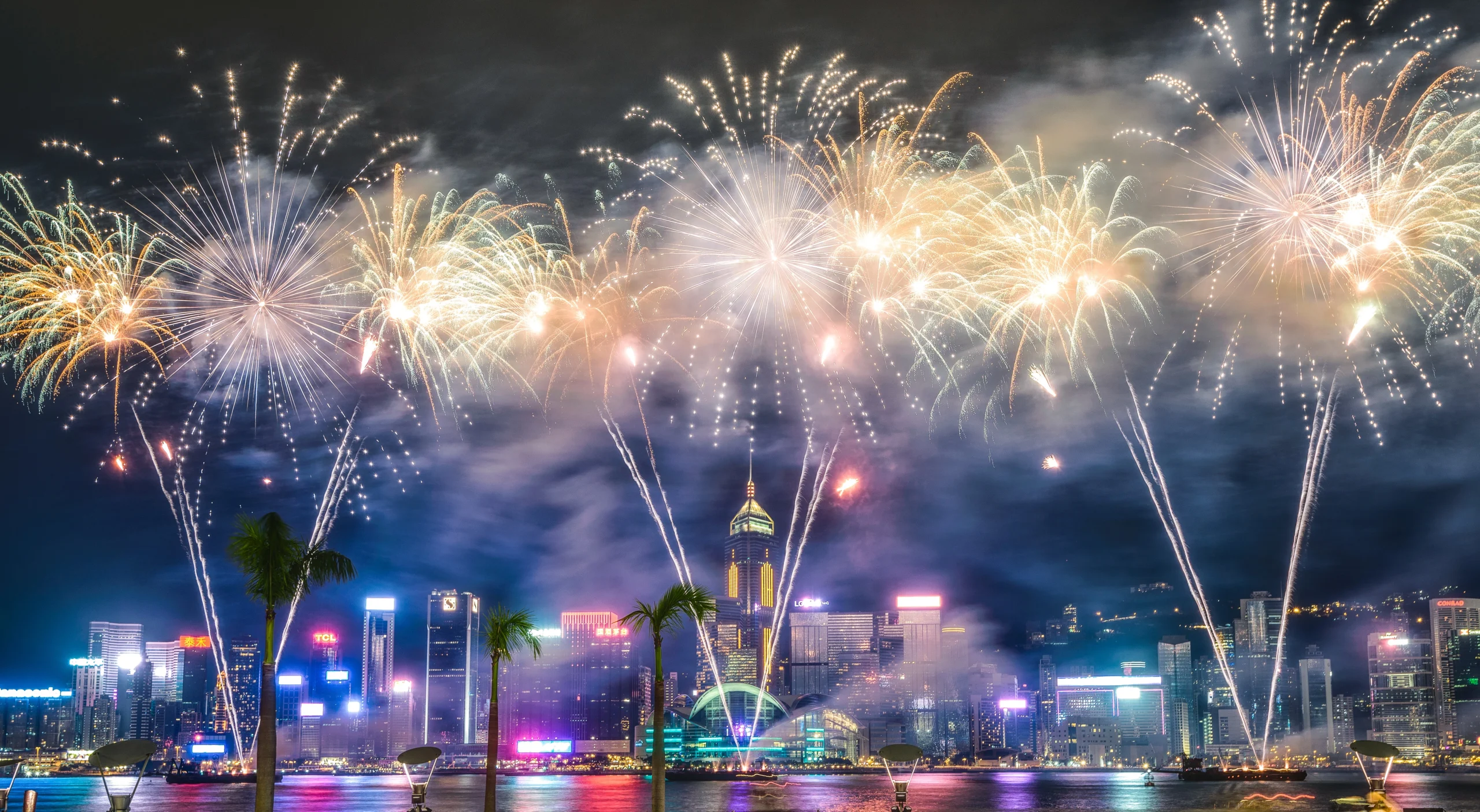 beautiful-wide-shot-breathtaking-fireworks-night-sky-holidays-city